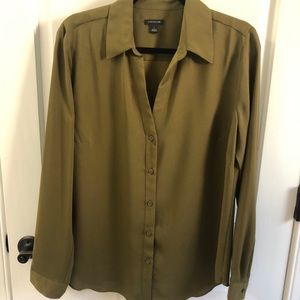 Pretty and professional Ann Taylor blouse!